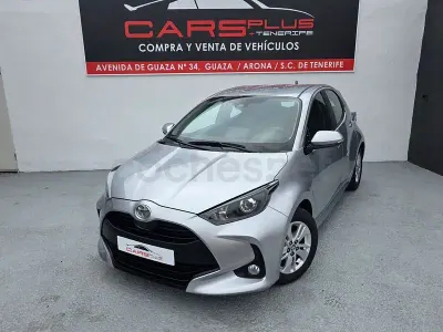 Usado Toyota Yaris 125 CV (91 kW) 2022 Gris / plata Utilitario