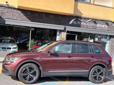 Käytetty VW Tiguan Life 150 HP (110 kW) 2022 Punainen Katumaasturi