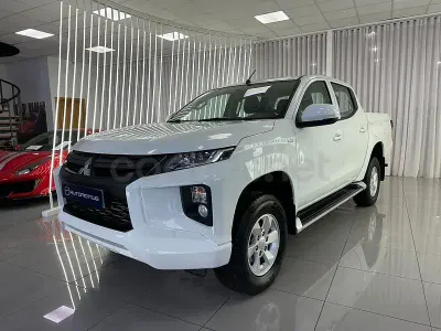 Usado Mitsubishi L200 150 CV (110 kW) 2022 Blanco Pickup/Camioneta