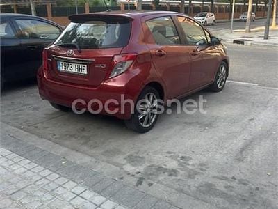 Usado Toyota Yaris Sport 90 CV (66 kW) 2011 Granate Berlina