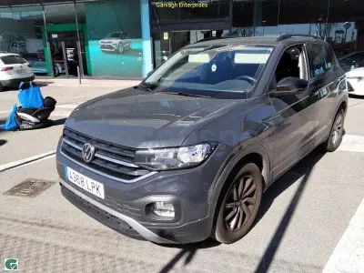 Usado VW T-Cross Advance 110 CV (80 kW) 2021 Gris / plata SUV