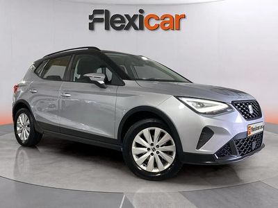 Usado Seat Arona Style 110 CV (80 kW) 2022 Gris SUV