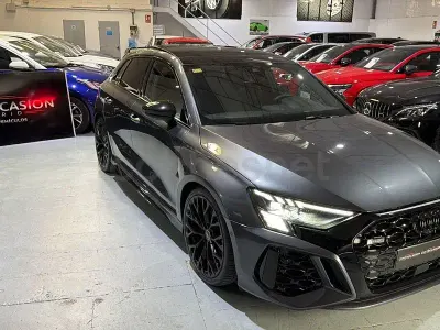 Usado Audi RS3 400 CV (294 kW) 2022 Gris / plata Berlina