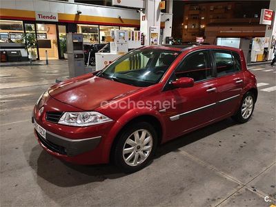 Rojo Usado 2006 Renault Mégane II Dynamique Berlina | 2499 € (Precio justo)