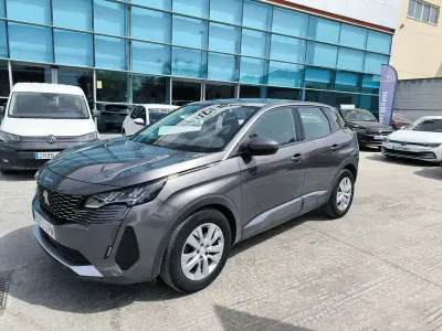 Usado Peugeot 3008 Active 129 CV (94 kW) 2021 Gris SUV