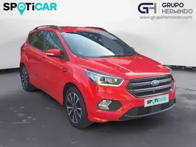 Używany Ford Kuga ST-Line 120 KM (88 kW) 2018 Czerwony SUV