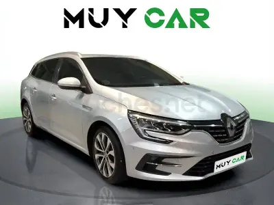 Usado Renault Mégane GrandTour Techno 140 CV (102 kW) 2022 Gris / plata Familiar