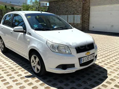 Usado Chevrolet Aveo LS 101 CV (74 kW) 2010 Blanco Berlina