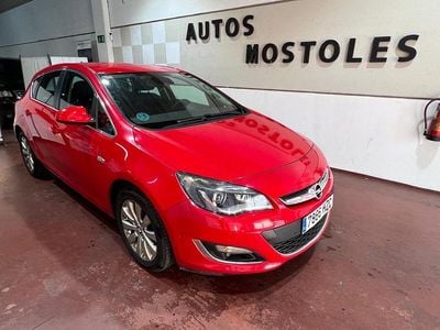Usado Opel Astra Excellence 110 CV (80 kW) 2014 Rojo