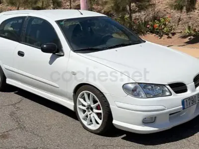 Usado Nissan Almera 114 CV (83 kW) 2002 Blanco Berlina