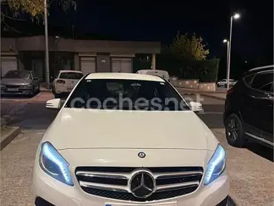 Usado Mercedes A180 Urban 109 CV (80 kW) 2013 Blanco Berlina