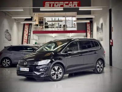 Usado VW Touran Sport 150 CV (110 kW) 2021 Negro Monovolumen
