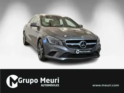 Usado Mercedes CLA220 AMG line 177 CV (130 kW) 2015 Gris / plata Berlina