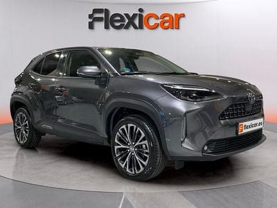 Usado Toyota Yaris Hybrid Style 130 CV (95 kW) 2024 Gris