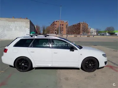 Usado Seat Exeo Ecomotive 143 CV (105 kW) 2011 Blanco Familiar