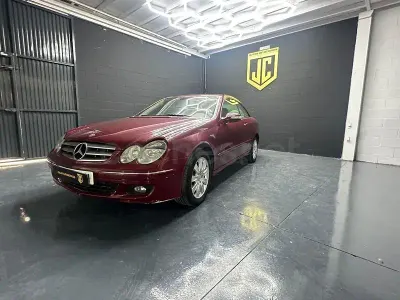 Usado Mercedes CLK220 Elegance 150 CV (110 kW) 2007 Granate Coupe