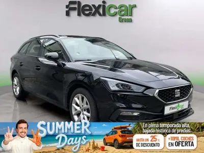 Usado Seat Leon Style 110 CV (80 kW) 2022 Negro Familiar