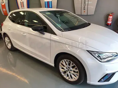 Usado Seat Ibiza FR 115 CV (84 kW) 2025 Blanco Utilitario