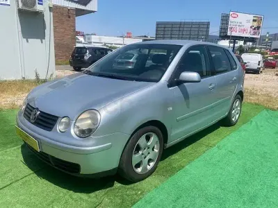 Usado VW Polo Advance 70 CV (51 kW) 2005 Gris / plata Utilitario