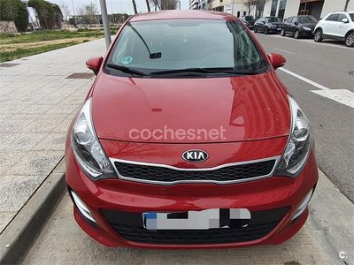 Usado Kia Rio 84 CV (61 kW) 2016 Rojo Utilitario