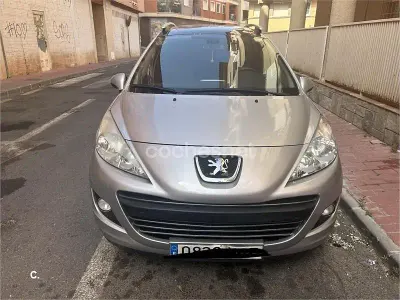 Usado Peugeot 207 Active 92 CV (67 kW) 2011 Gris / plata Familiar