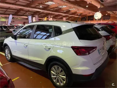 Usado Seat Arona Style 110 CV (80 kW) 2023 Blanco SUV