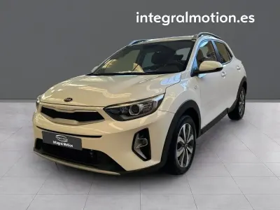 Usado Kia Stonic 84 CV (61 kW) 2023 Blanco SUV