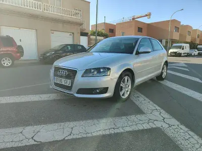 Usado Audi A3 Attraction 105 CV (77 kW) 2010 Gris / plata Utilitario