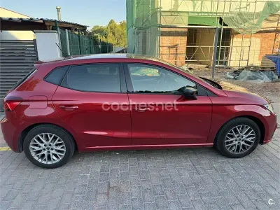 Usado Seat Ibiza FR 110 CV (80 kW) 2023 Rojo Utilitario