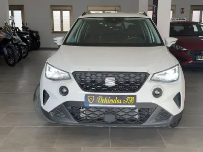 Usado Seat Arona Style Plus 110 CV (80 kW) 2021 Blanco SUV