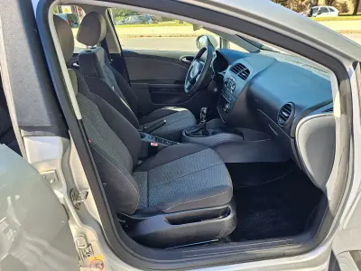 Begagnad Seat Leon Reference 90 HK (66 kW) 2009 Grå Halvkombi