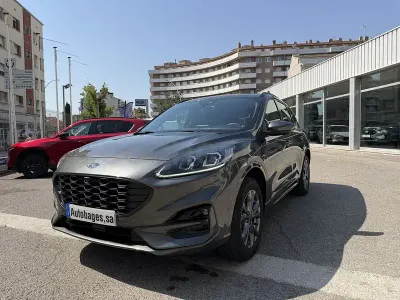 Usado Ford Kuga ST-Line X 225 CV (165 kW) 2022 Gris / plata SUV