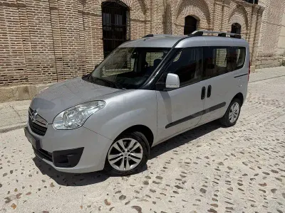 Usado Opel Combo Expression 90 CV (66 kW) 2016 Gris / plata Monovolumen