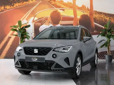 Usado Seat Arona FR 115 CV (84 kW) 2025 Gris / plata SUV