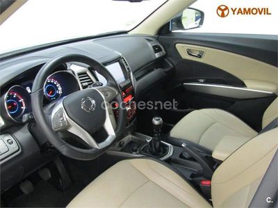 Usado Ssangyong (KGM) Tivoli Limited 115 CV (84 kW) 2016 Gris / plata SUV