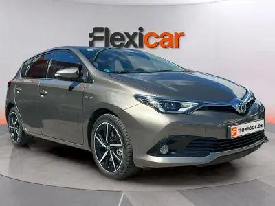 Usado Toyota Auris Hybrid 136 CV (100 kW) 2016 Gris Berlina