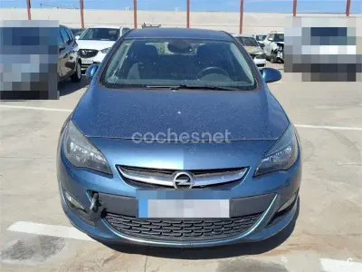 Usado Opel Astra Selective 165 CV (121 kW) 2015 Negro Berlina