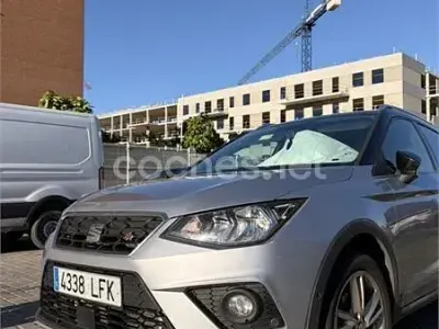 Usado Seat Arona Ecomotive 115 CV (84 kW) 2021 Gris / plata SUV