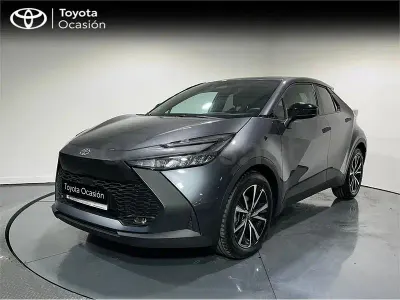 Usado Toyota C-HR Advance 140 CV (102 kW) 2025 Gris / plata SUV