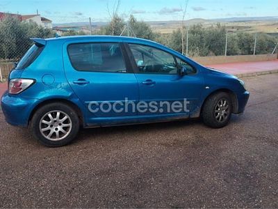 Usado Peugeot 307 110 CV (80 kW) 2004 Azul Berlina