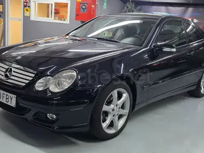 Usado Mercedes C180 Sport Edition 143 CV (105 kW) 2007 Azul Berlina