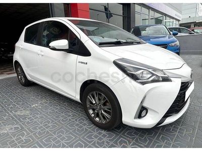 Usado Toyota Yaris Hybrid Active 100 CV (73 kW) 2019 Blanco Berlina