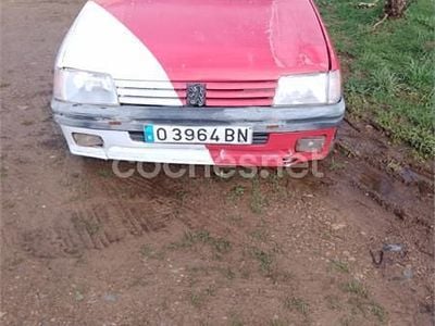 Usado Peugeot 205 60 CV (44 kW) 1995 Rojo Utilitario