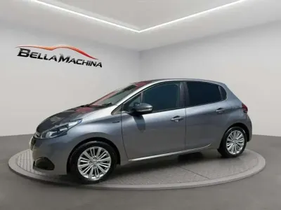 Usado Peugeot 208 Signature Sky 83 CV (61 kW) 2019 Gris Utilitario