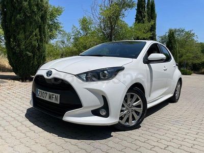 Usado Toyota Yaris Hybrid Active 116 CV (85 kW) 2023 Blanco Berlina