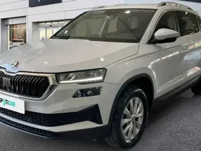 Usado Skoda Karoq Ambition 110 CV (80 kW) 2022 Blanco SUV