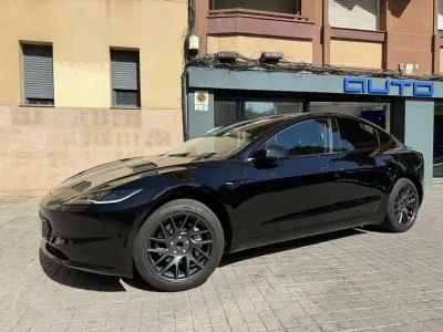 Usado Tesla Model 3 Standard Range 208 kW (283 CV) 2025 Negro Berlina
