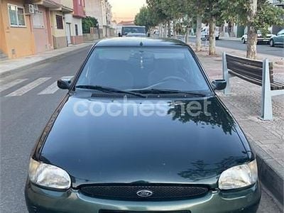 Usado Ford Escort Ghia 90 CV (66 kW) 1997 Verde Berlina