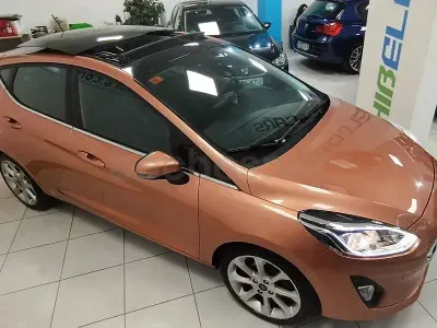 Usado Ford Fiesta Vignale 85 CV (62 kW) 2017 Beige Utilitario