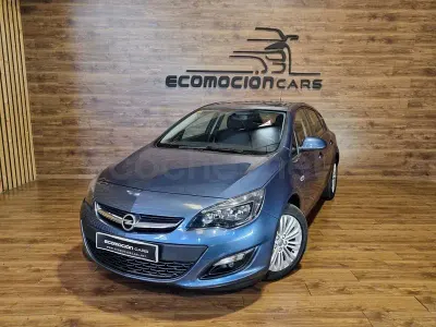 Usado Opel Astra Dynamic 110 CV (80 kW) 2015 Azul Berlina